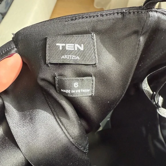 Aritzia dazzle satin blazer - Picture 4 of 4